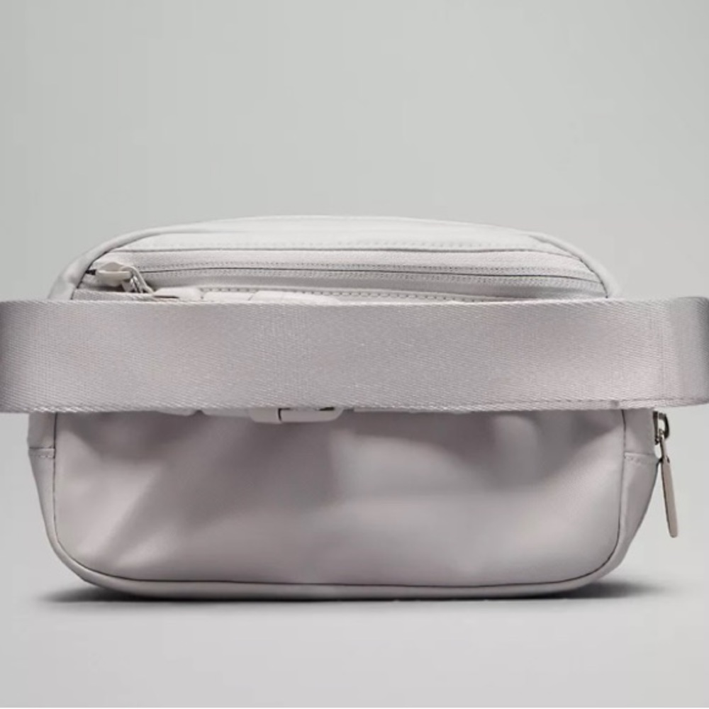 NWT Lululemon Everywhere Belt Bag - Picture 4 of 7